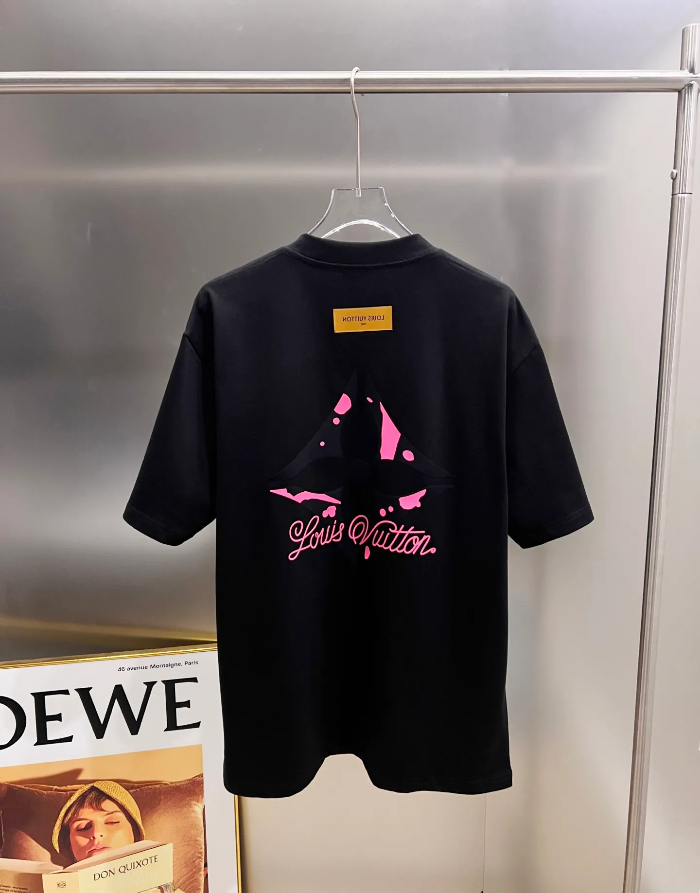 🅿️190 1v Louis* 2025 autumn and winter new style, classic letter three-dimensional foam printing technology design, high-end version! Highly breathable and comfortable, customized double yarn plain cotton fabric. Short-sleeved T-shirt. Same style for men and women. Sizes S M L XL XXL Five sizes black white